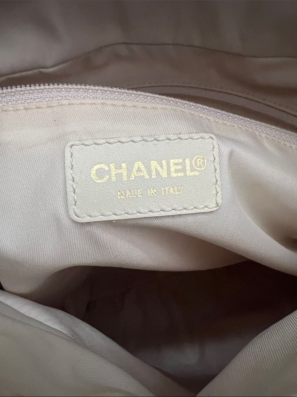 LARGE TRAVEL CHANEL Light Pink Shoulder Bag with Cream Strap - Picture 6 of 7